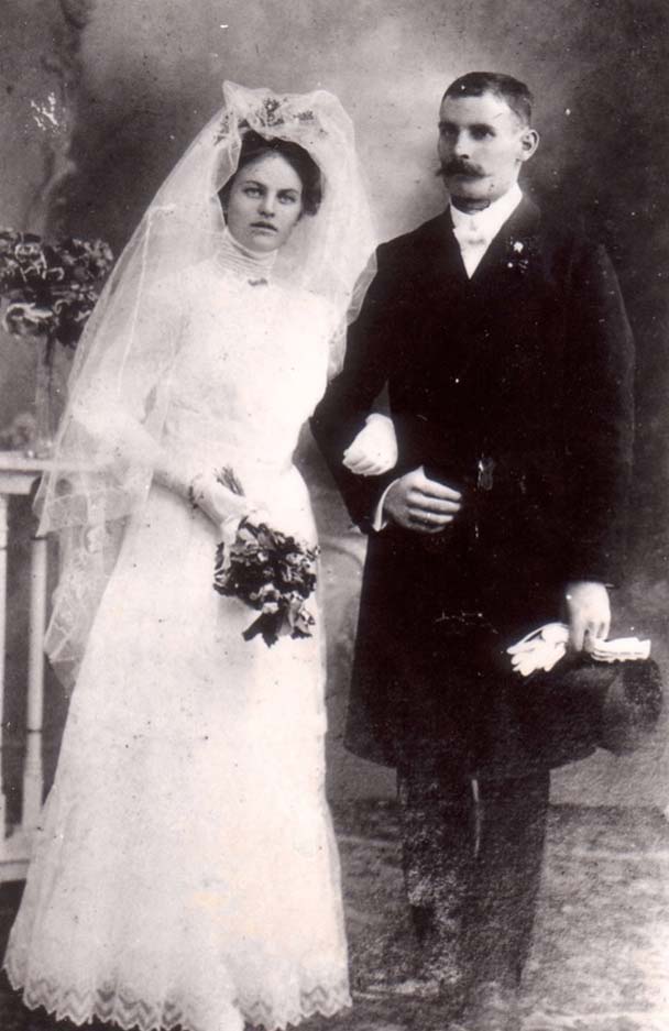 Cecilie-Thiel-and-Georg-Geiger-on-their-wedding-day