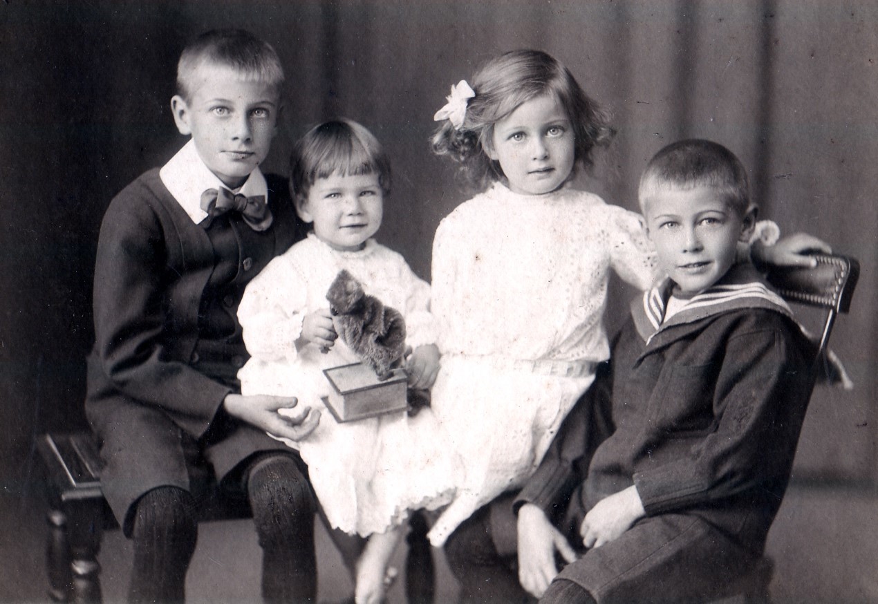 Four eldest children of Otto Thiel